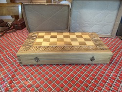 649600