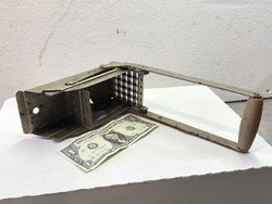 650894