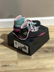 657528