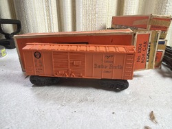 651884