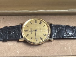 651933
