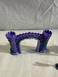 643800