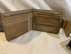 643824