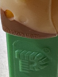 643883