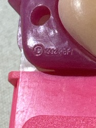 643884