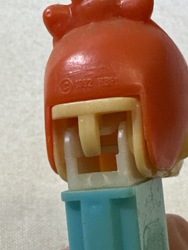 643885