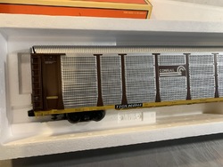 645811