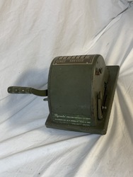661890